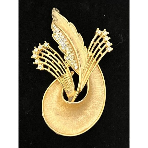 Unusual MCM Vintage Rhinestone Brushed Gold Tone Flower & Leaf Brooch Pin - Picture 1 of 3